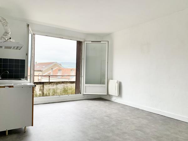 Appartement
         2 pièces
        - 50 m² 59 000 € *