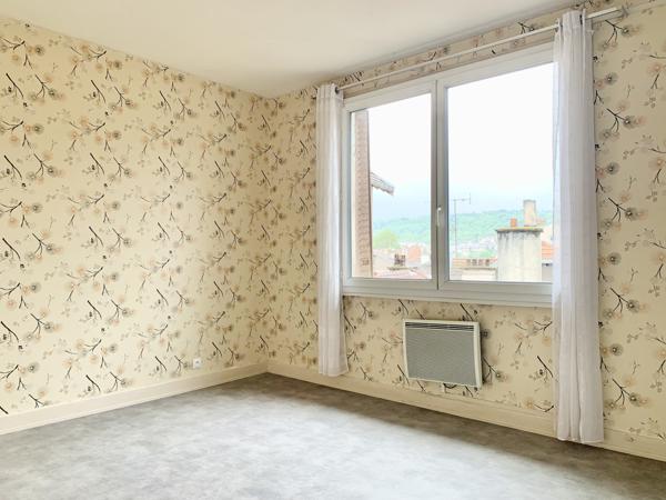 Appartement
         2 pièces
        - 50 m² 59 000 € *