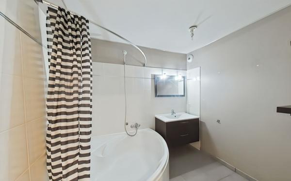 Appartement à louer    3 pièces •  Valence