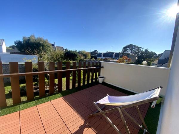 LE POULIGUEN PROCHE CÖTE SAUVAGE - Beau Studio avec terrasse et stationnement . Immeuble en copropriété de 322 lots - pas de procédure en cours - taxe foncières 489 euros . Prix : 137290 euros Honoraires : 7290 euros TTC inclus charge acquéreur soit 130 0