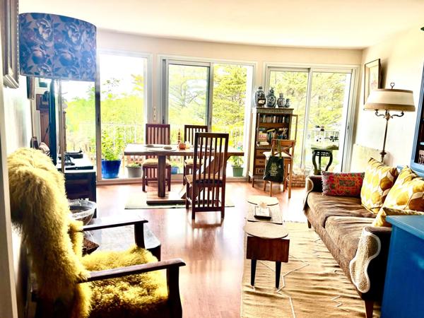 LA BAULE LES PINS – APPARTEMENT 69 M² EN ÉTAGE ÉLEVÉ AVEC TERRASSE DE 25 M²-GARAGE-CAVE-VUE DÉGAGÉE SUR LA VERDURE-COMMERCES À PIED