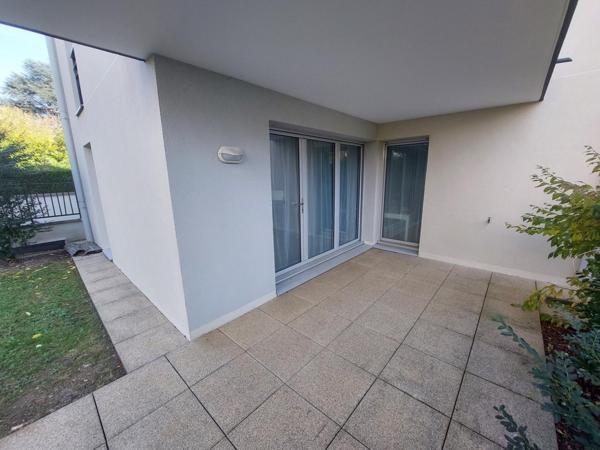 BEL APPARTEMENT LUMINEUX AVEC TERRASSE