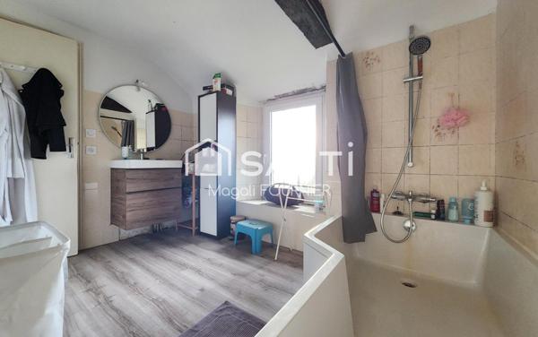 Superbe longère 3 chambres, 9000m² de terrain, à l’abri des regards sans voisins