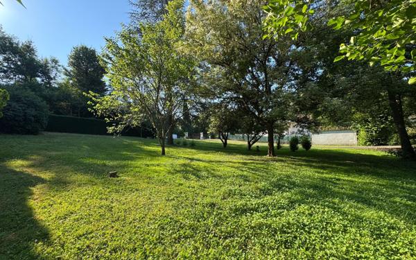 Terrain à vendre    Écully