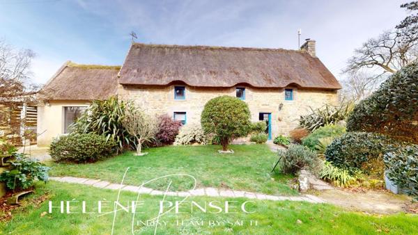 Ensemble immobilier composé de 3 chaumières sur environ 5 600 m² de terrain.(visite virtuelle disponible)