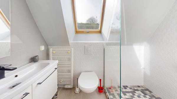 Ensemble immobilier composé de 3 chaumières sur environ 5 600 m² de terrain.(visite virtuelle disponible)