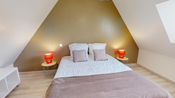 Ensemble immobilier composé de 3 chaumières sur environ 5 600 m² de terrain.(visite virtuelle disponible)