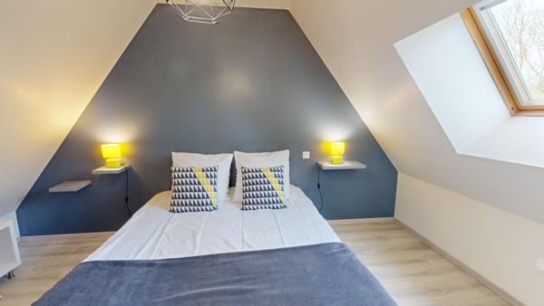 Ensemble immobilier composé de 3 chaumières sur environ 5 600 m² de terrain.(visite virtuelle disponible)