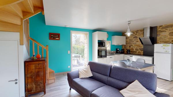 Ensemble immobilier composé de 3 chaumières sur environ 5 600 m² de terrain.(visite virtuelle disponible)