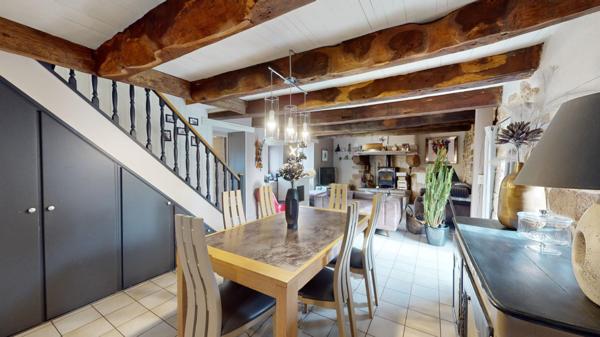 Ensemble immobilier composé de 3 chaumières sur environ 5 600 m² de terrain.(visite virtuelle disponible)