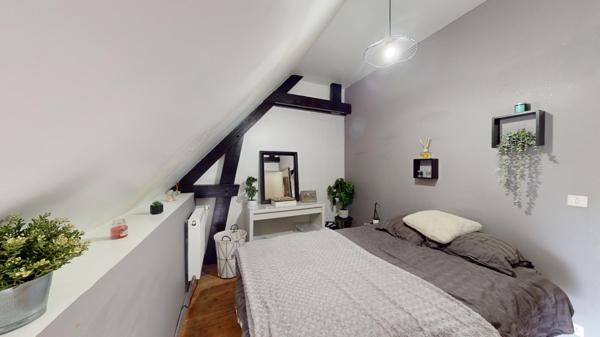 Ensemble immobilier composé de 3 chaumières sur environ 5 600 m² de terrain.(visite virtuelle disponible)