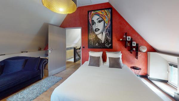 Ensemble immobilier composé de 3 chaumières sur environ 5 600 m² de terrain.(visite virtuelle disponible)