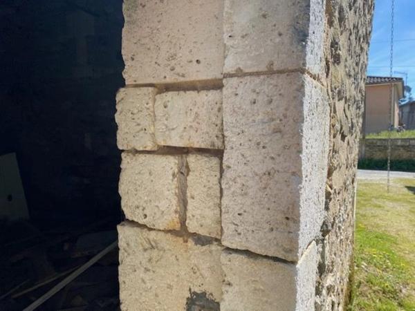 Ancien corps de ferme à 15 mn d'Angoulême, dans un cadre de nature, aux portes de la Dordogne