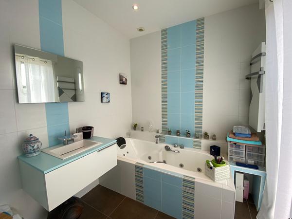 17200 ROYAN ROYAN CENTRE - MAISON 6 pièce(s) 156 m2