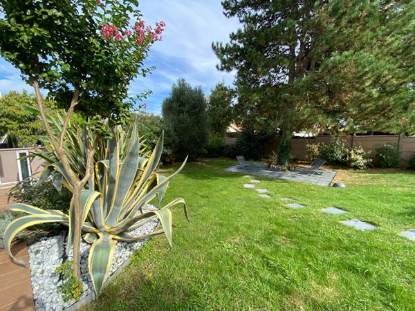 17200 ROYAN ROYAN CENTRE - MAISON 6 pièce(s) 156 m2