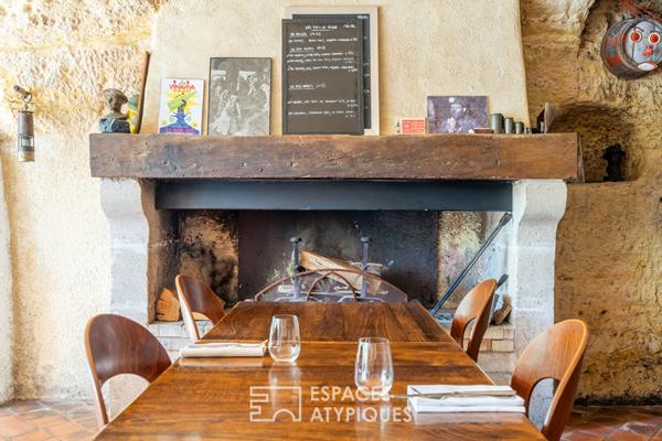 Restaurant troglodyte avec terrasse panoramique sur les vignes