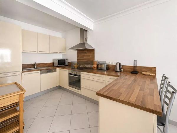 Vente                                                      Appartement
                        
                     3 pièces                      81 m2                     à Saint-Raphaël