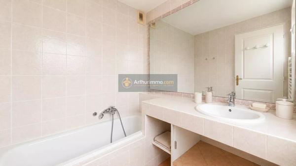 Vente                                                      Appartement
                        
                     3 pièces                      81 m2                     à Saint-Raphaël
