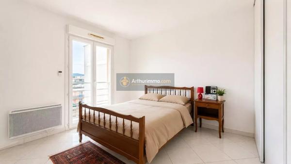 Vente                                                      Appartement
                        
                     3 pièces                      81 m2                     à Saint-Raphaël