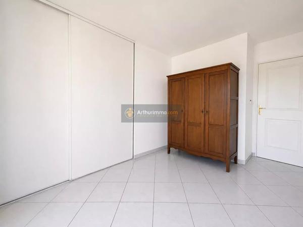 Vente                                                      Appartement
                        
                     3 pièces                      81 m2                     à Saint-Raphaël
