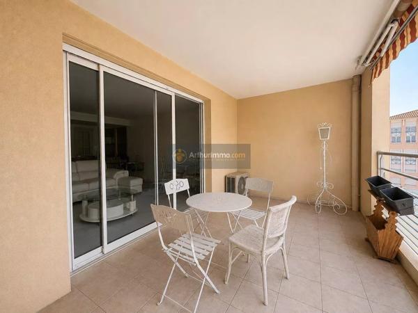 Vente                                                      Appartement
                        
                     3 pièces                      81 m2                     à Saint-Raphaël