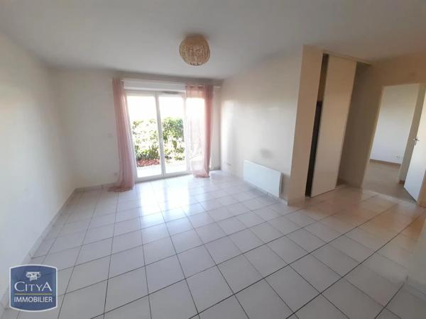 Appartement à louer 2 pièces 42.42m² Estillac (47310)