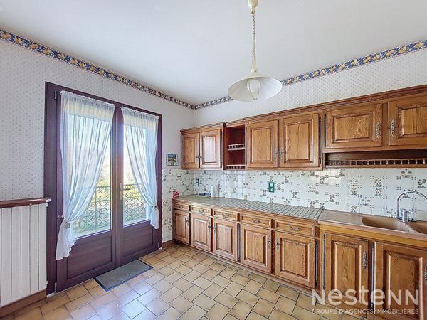 A Vendre Maison habitable de plain-pied avec trois chambres, un garage et un jardin clôturé