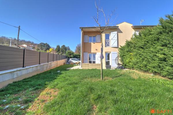 Maison mitoyenne d'un côté - 3 chambres/Possible 4- Garage + stationnement - Terrain clos de 277m²