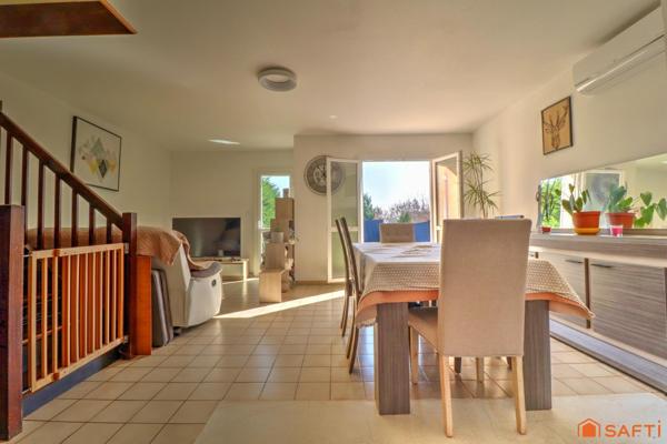 Maison mitoyenne d'un côté - 3 chambres/Possible 4- Garage + stationnement - Terrain clos de 277m²