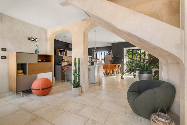 Maison de caractère avec piscine et verrière