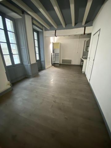 IMMEUBLE DE RAPPORT CENTRE NIORT 2STUDIOS, 1 T2