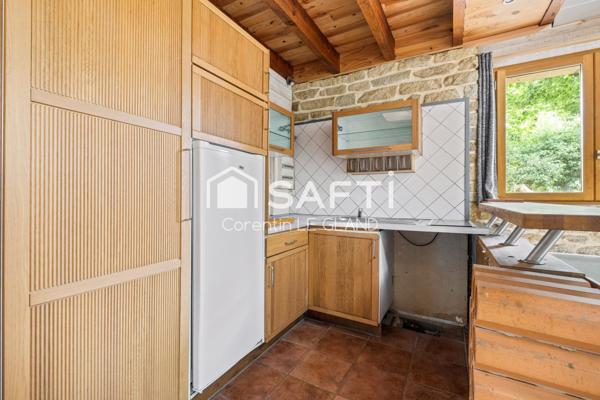 Maison en pierre, dans un écrin de verdure !