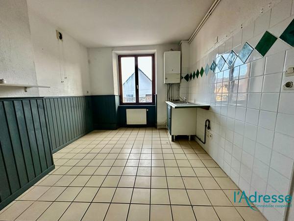 Immeuble Guebwiller 18 pièce(s) 348 m2 et dépendance avec 4 garages