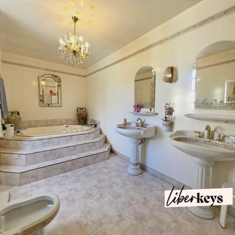 Demeure d’exception au cœur du Tarn – Maison de Maître de 450 m² sur 3 hectares avec piscines intérieure et extérieure