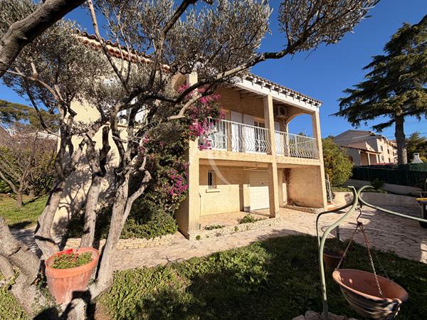 A VENDRE maison T4 de 90 m² avec jardin et vaste rdc, située au calme 13190 Allauch