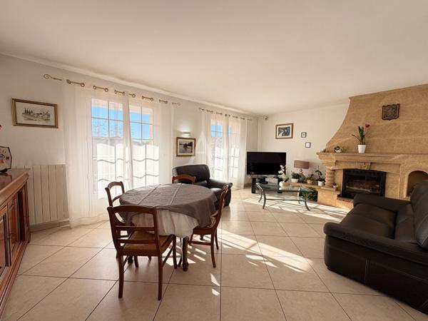 A VENDRE maison T4 de 90 m² avec jardin et vaste rdc, située au calme 13190 Allauch