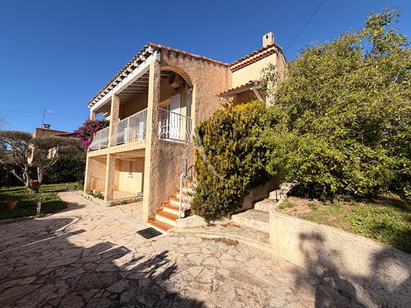 A VENDRE maison T4 de 90 m² avec jardin et vaste rdc, située au calme 13190 Allauch