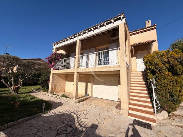 A VENDRE maison T4 de 90 m² avec jardin et vaste rdc, située au calme 13190 Allauch