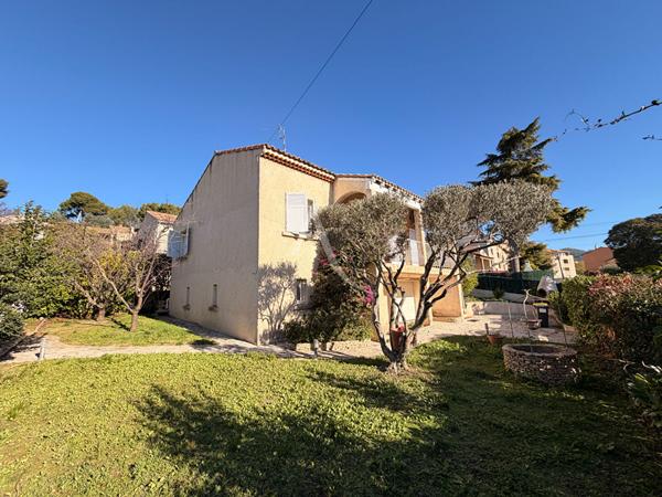 A VENDRE maison T4 de 90 m² avec jardin et vaste rdc, située au calme 13190 Allauch