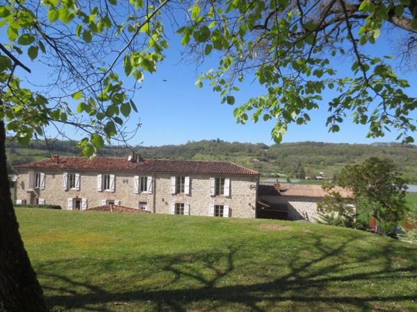 Ensemble de 3 Maisons en pierre à 20mn d'Agen, 1h15 de Bordeaux