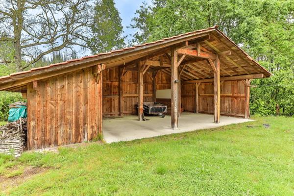 Superbe propriété avec dépendances dans les Landes