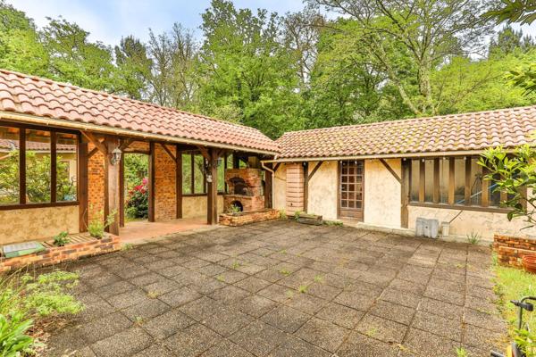 Superbe propriété avec dépendances dans les Landes