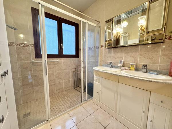 Maison Pontault Combault 7 pièce(s) 159 m2