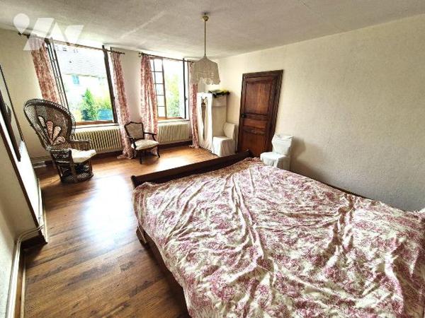 Belle maison en Pierres, dans le village de Cunfin. Elle est composée, en rez-de-chaussée, d'un...