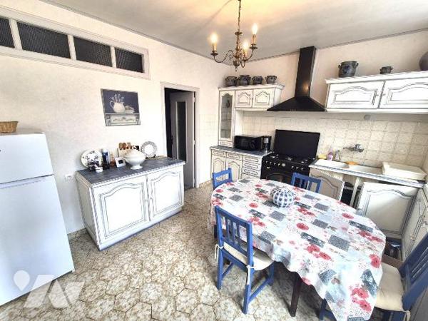 Belle maison en Pierres, dans le village de Cunfin. Elle est composée, en rez-de-chaussée, d'un...