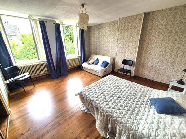 Belle maison en Pierres, dans le village de Cunfin. Elle est composée, en rez-de-chaussée, d'un...