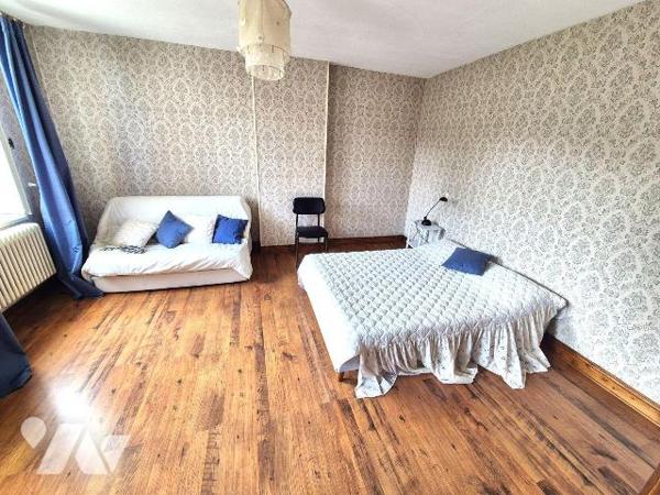 Belle maison en Pierres, dans le village de Cunfin. Elle est composée, en rez-de-chaussée, d'un...