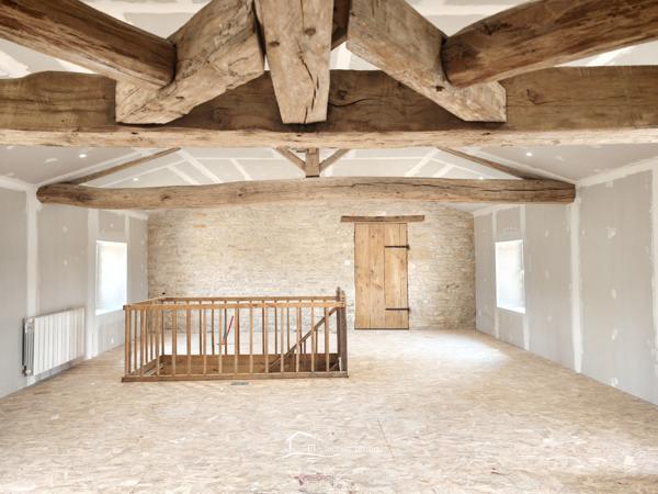 TRES BELLE DEMEURE Lezay (79120)