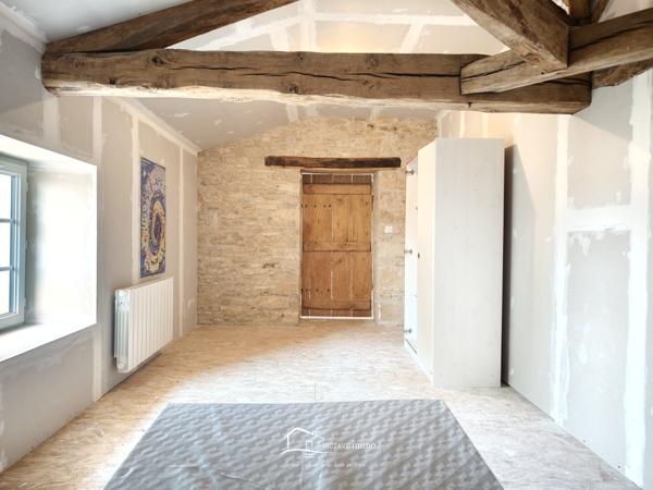 TRES BELLE DEMEURE Lezay (79120)