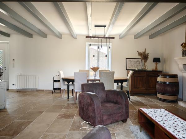 TRES BELLE DEMEURE Lezay (79120)